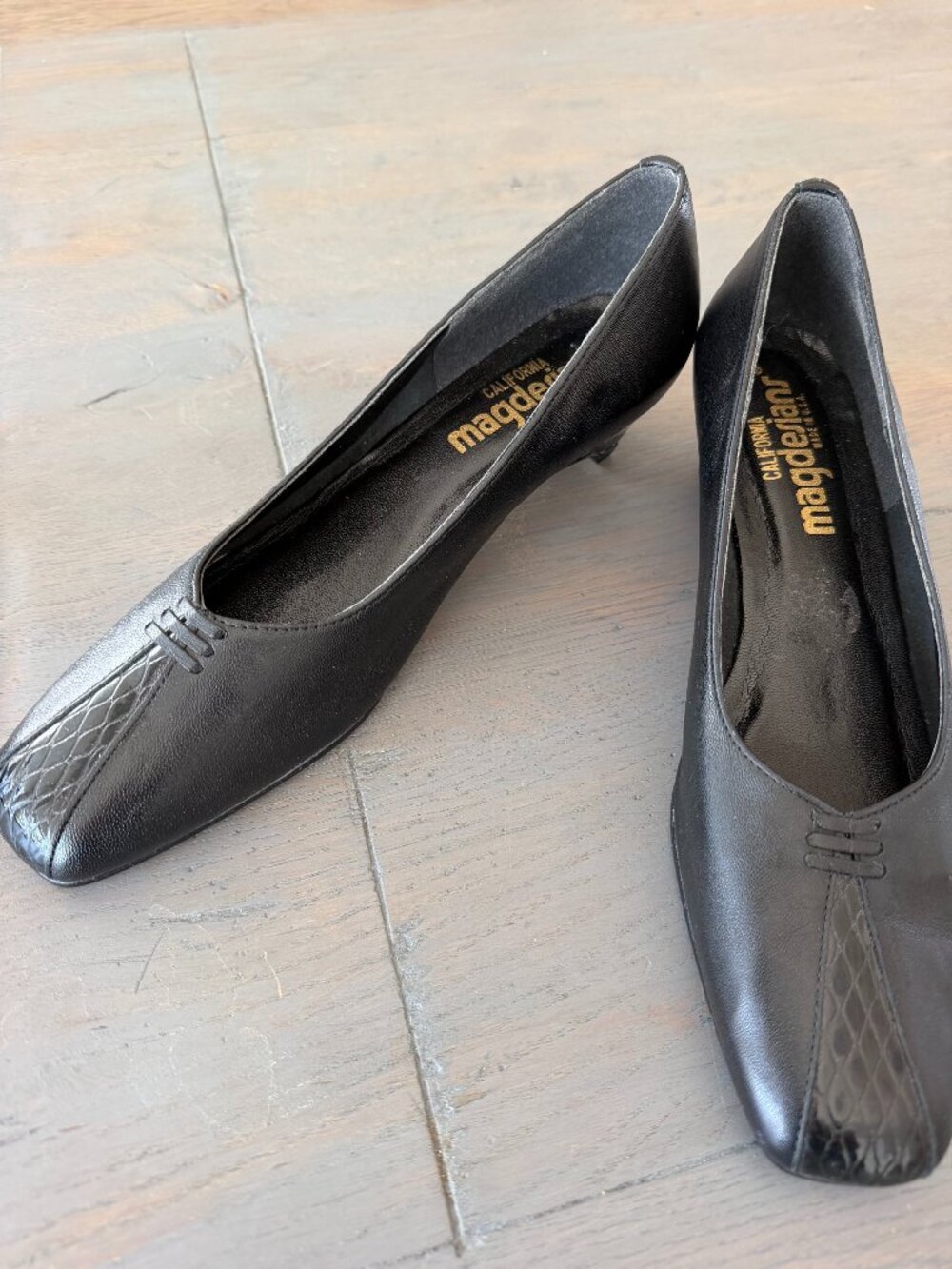 California Magdesians Black Leather Pumps with Faux Alligator Accent Size 8 N